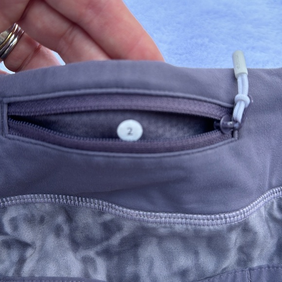 EUC Lululemon speed shorts Snowy Owl size 2 - Picture 3 of 5